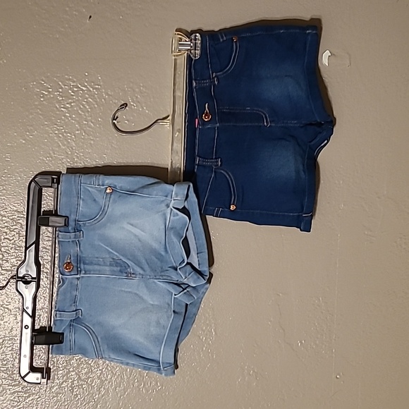 Vince Camuto Other - Vince Camuto 2 girls' adjustable waist shorts size 6X gently loved